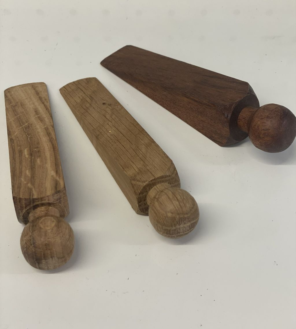 https://shared1.ad-lister.co.uk/UserImages/1175f284-b9df-497c-acb3-a689118a8c36/Img/WO/woodenwedge.jpg